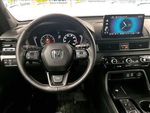Used 2025 Honda Pilot TrailSport image 18