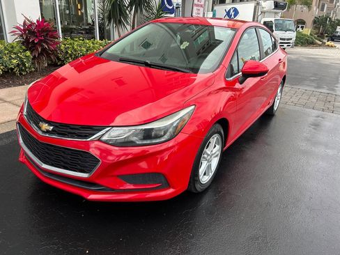 Used 2018 Chevrolet Cruze LT w/ LT Fleet Convenience Package image 2