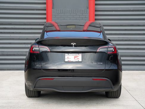 Used 2023 Tesla Model Y Long Range AWD/4WD image 13
