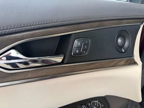 Used 2018 Lincoln MKX Reserve w/ Driver Assistance Package AWD/4WD image 10