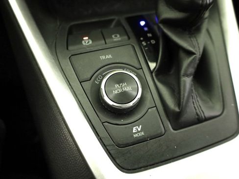 Used 2021 Toyota RAV4 AWD Hybrid image 22