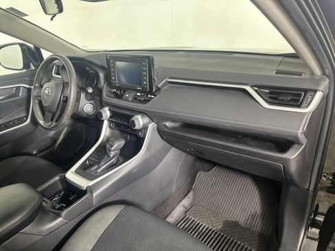 Used 2022 Toyota RAV4 LE AWD/4WD image 28