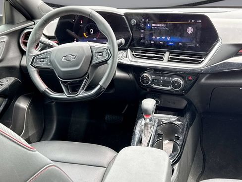Used 2025 Chevrolet Trax RS w/ Driver Confidence Package FWD image 19