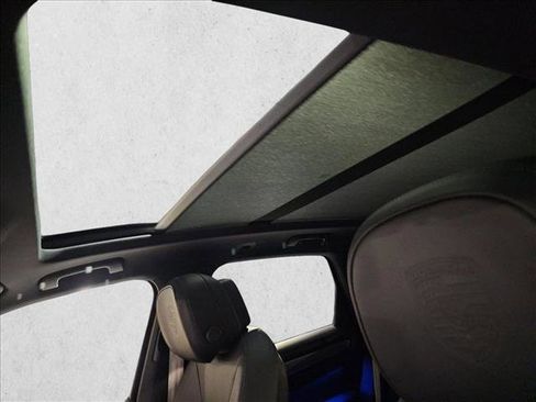 Used 2022 Porsche Cayenne S Platinum image 30