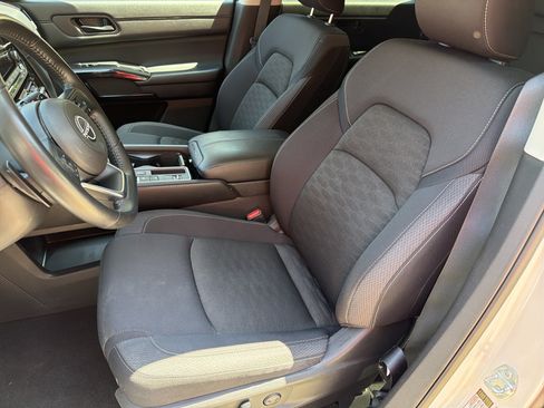 Used 2024 Nissan Pathfinder SV FWD image 16