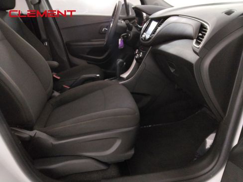 Used 2022 Chevrolet Trax LS AWD/4WD image 28