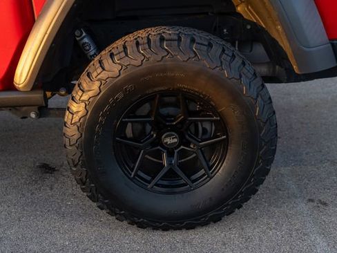 Used 2020 Jeep Gladiator Rubicon w/ Dual Top Group image 28