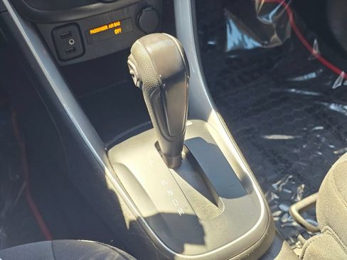 Used 2022 Chevrolet Trax LS w/ Tint and Cruise Package AWD/4WD image 24