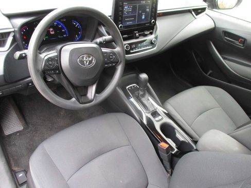 Used 2022 Toyota Corolla LE image 9