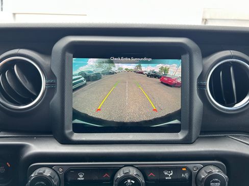 Used 2023 Jeep Wrangler Unlimited Rubicon 4xe AWD/4WD image 28