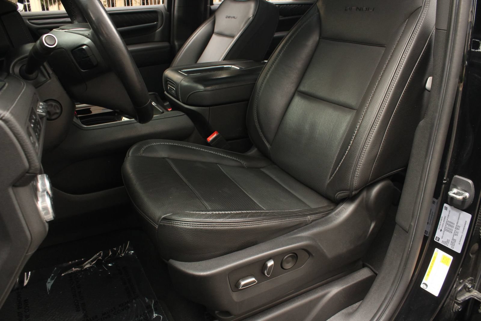 Used 2022 GMC Yukon Denali AWD/4WD image 17
