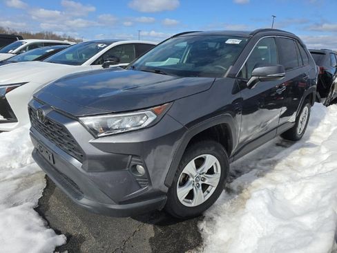 Used 2019 Toyota RAV4 XLE w/ Convenience Package image 2