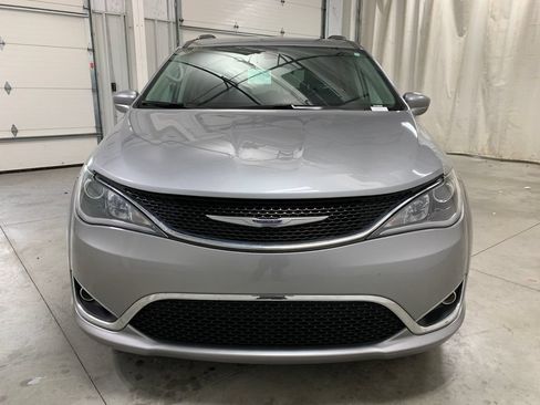 Used 2020 Chrysler Pacifica Touring-L FWD image 15