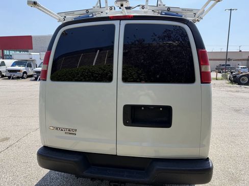 Used 2015 Chevrolet Express 2500 RWD image 1