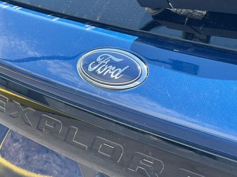 Used 2022 Ford Explorer ST-Line w/ Class IV Trailer Tow Package AWD/4WD image 9