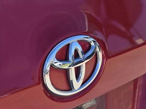 Used 2018 Toyota Corolla LE image 12