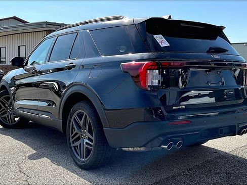 Used 2025 Ford Explorer ST AWD/4WD image 5
