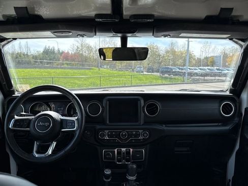 Used 2022 Jeep Wrangler Unlimited Sahara w/ Cold Weather Group image 10