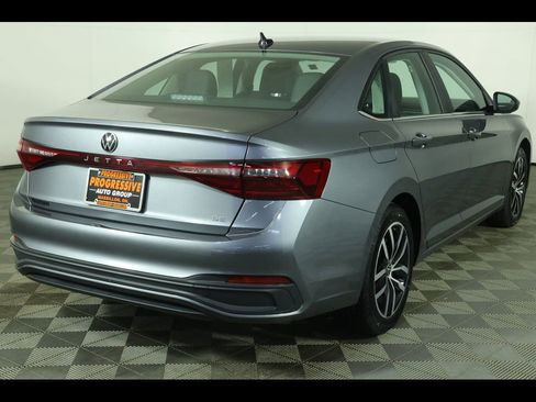 Used 2025 Volkswagen Jetta SE image 13