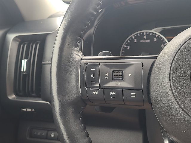 Used 2024 Nissan Pathfinder SL AWD/4WD image 16