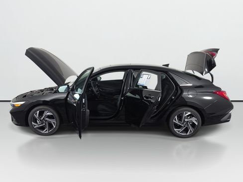 Used 2026 Hyundai Elantra Limited FWD image 10