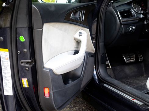 Used 2017 Audi S6 Prestige w/ S6 Sport Package image 16