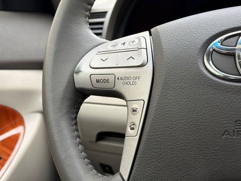 Used 2010 Toyota Camry XLE image 17