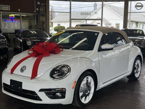 Used 2019 Volkswagen Beetle 2.0T FWD image 2
