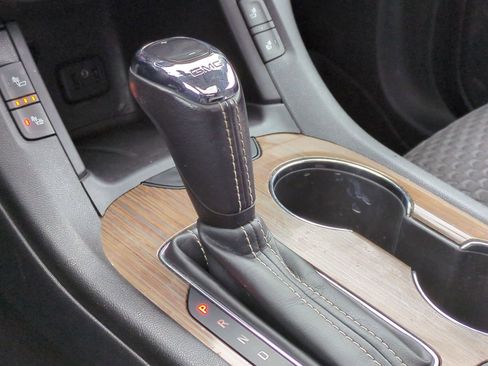 Used 2018 GMC Acadia SLE image 33