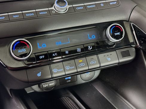 Used 2025 Hyundai Elantra SEL FWD image 17
