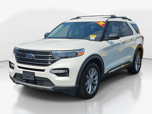 Certified 2021 Ford Explorer XLT w/ Equipment Group 202A RWD image 9