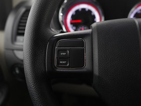 Used 2018 Dodge Grand Caravan SE image 22