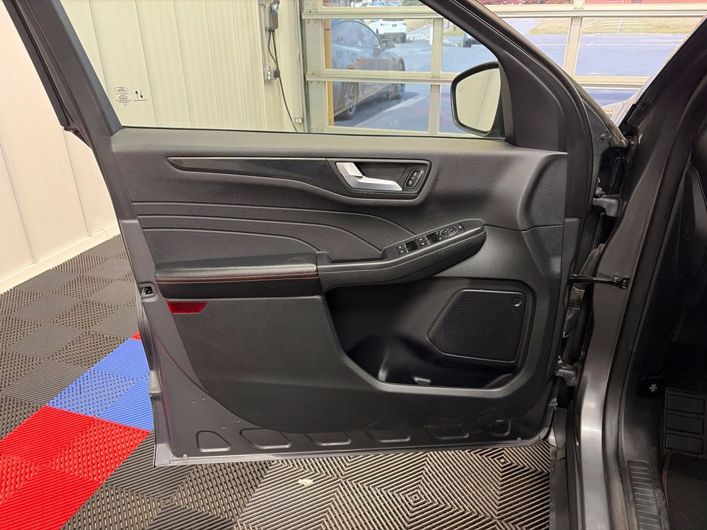 Used 2023 Ford Escape ST-Line AWD/4WD image 10