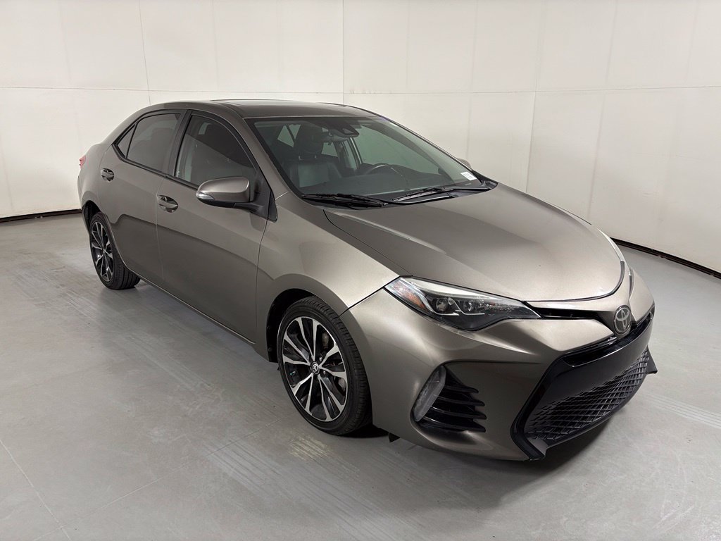 Used 2018 Toyota Corolla SE w/ SE Premium Package FWD image 2