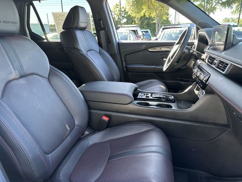 Used 2025 Honda Pilot Black Edition image 13