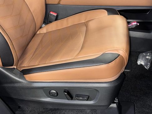 New 2025 Nissan Pathfinder Platinum image 10