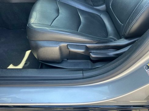 Used 2017 Chevrolet Volt Premier w/ Driver Confidence II Package FWD image 12