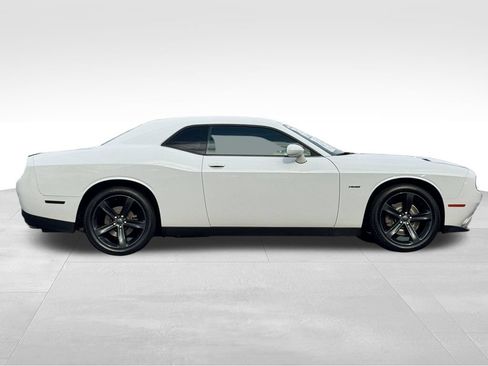Used 2018 Dodge Challenger R/T RWD image 8