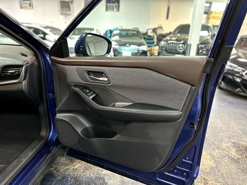 Used 2021 Nissan Rogue SV image 30