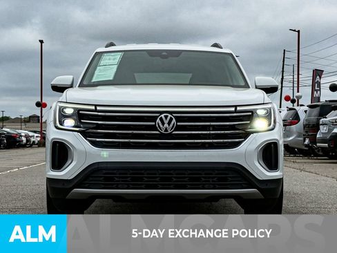 Used 2025 Volkswagen Atlas SE image 3