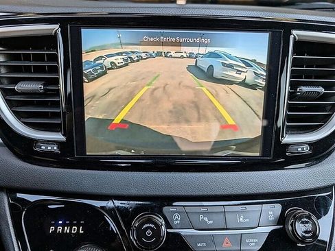 Used 2025 Chrysler Pacifica Select FWD image 24