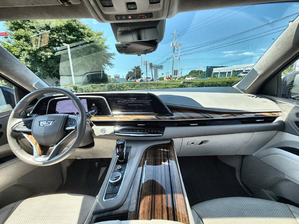 Used 2023 Cadillac Escalade Sport Platinum AWD/4WD image 18