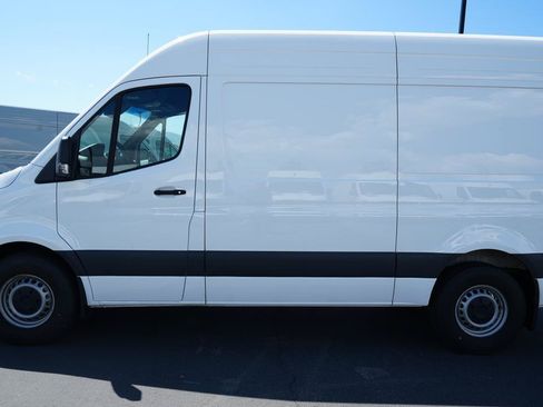 Used 2024 Mercedes-Benz Sprinter 2500 image 4