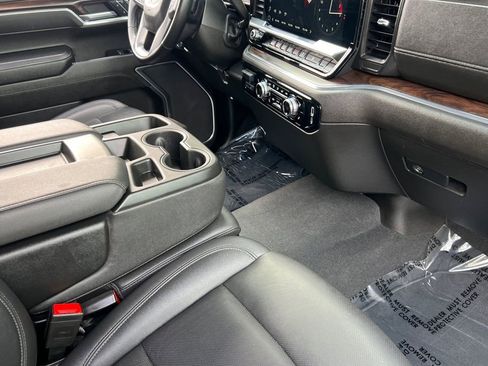 Used 2025 GMC Sierra 1500 SLT image 12
