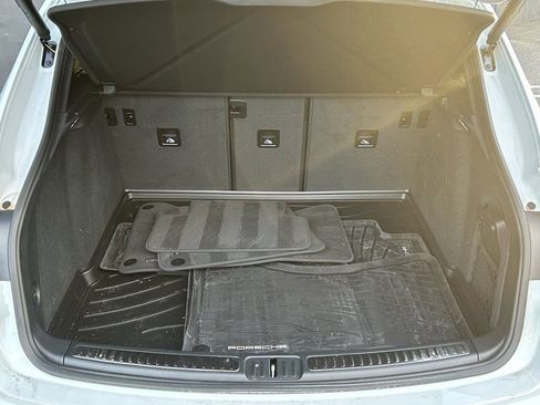 Certified 2025 Porsche Macan image 26