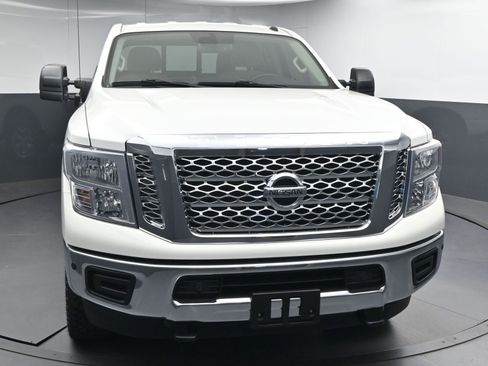 Used 2019 Nissan Titan SV w/ SV Convenience Package AWD/4WD image 2