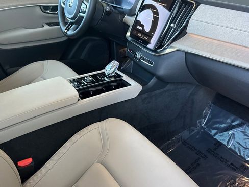 Certified 2025 Volvo XC90 B6 Plus image 20