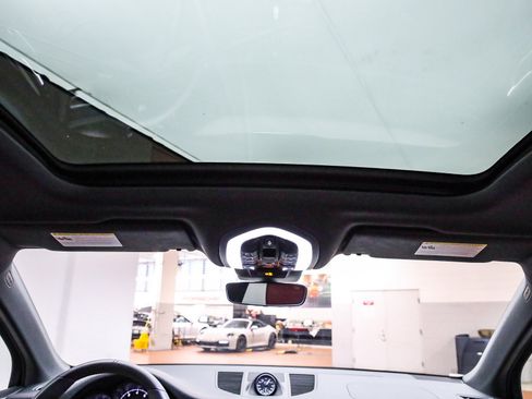 Used 2025 Porsche Macan Turbo image 18