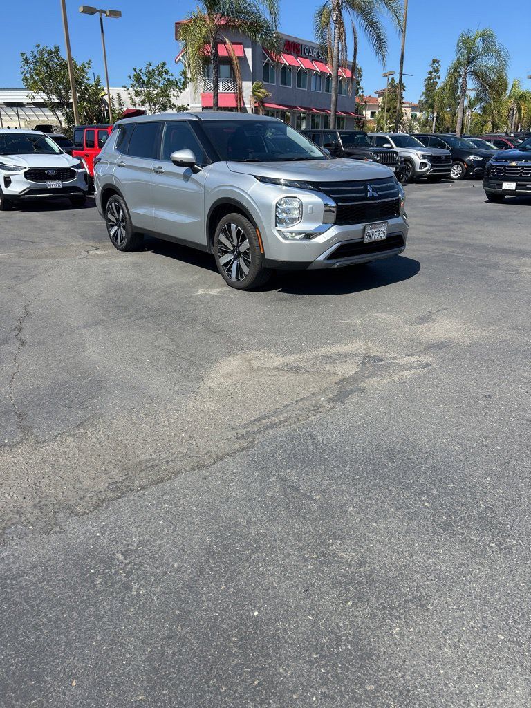 Used 2025 Mitsubishi Outlander SE AWD/4WD image 5