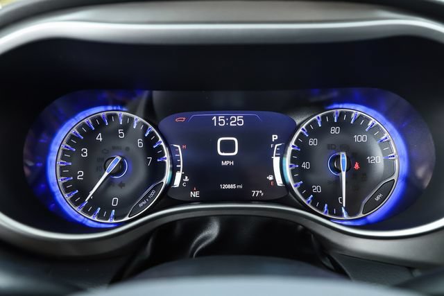 Used 2020 Chrysler Pacifica Touring-L w/ Advanced Safetytec Group FWD image 29